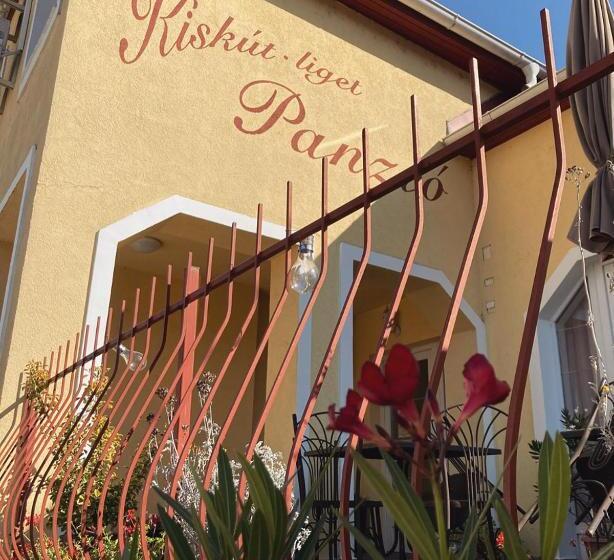 모텔 Kiskut Liget Pension