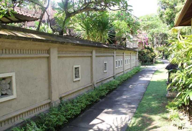 אתר נופש Besakih Beach