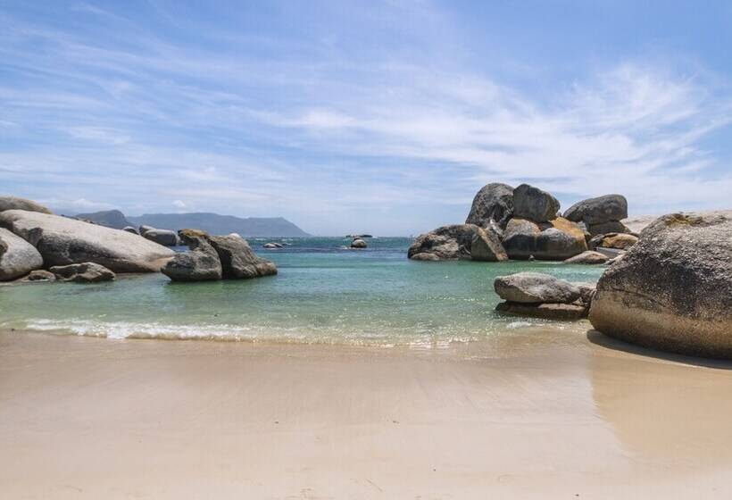 Boulders Beach Hotel, Cafe And Curio