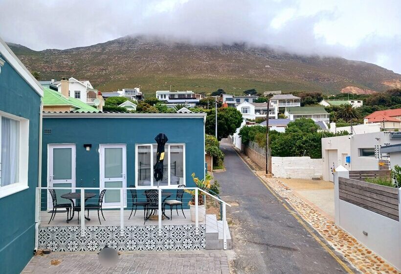 Boulders Beach Hotel, Cafe And Curio