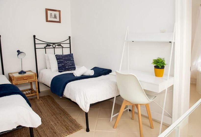 Boulders Beach Hotel, Cafe And Curio