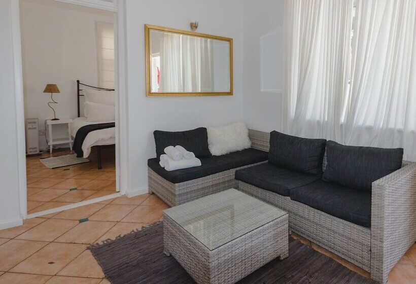 Boulders Beach Hotel, Cafe And Curio