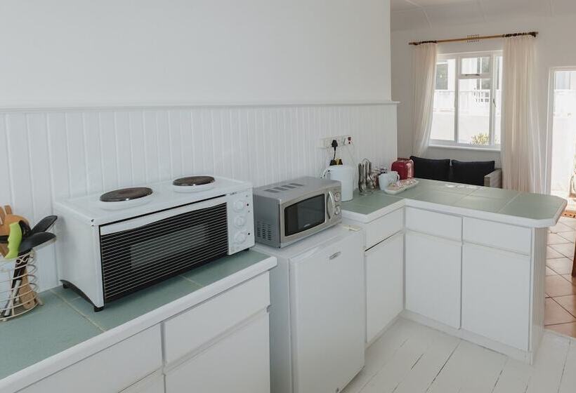 Boulders Beach Hotel, Cafe And Curio