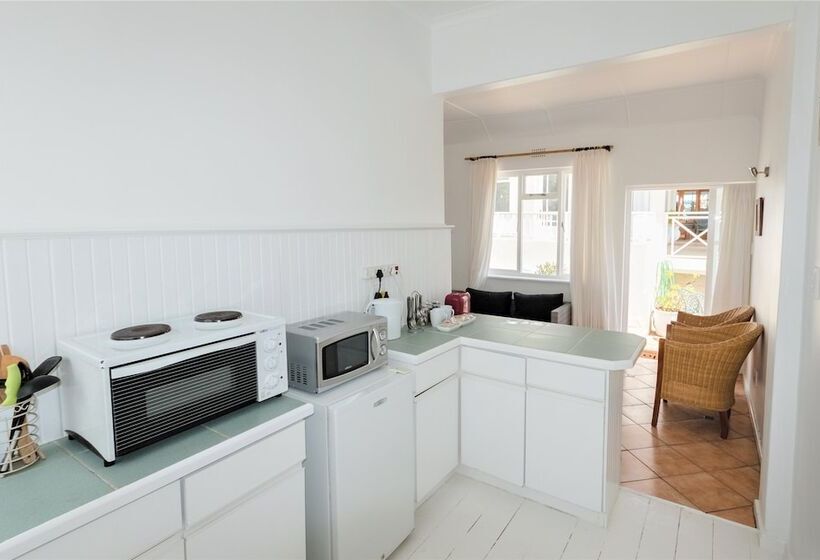 Boulders Beach Hotel, Cafe And Curio