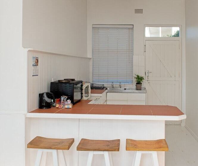 Boulders Beach Hotel, Cafe And Curio