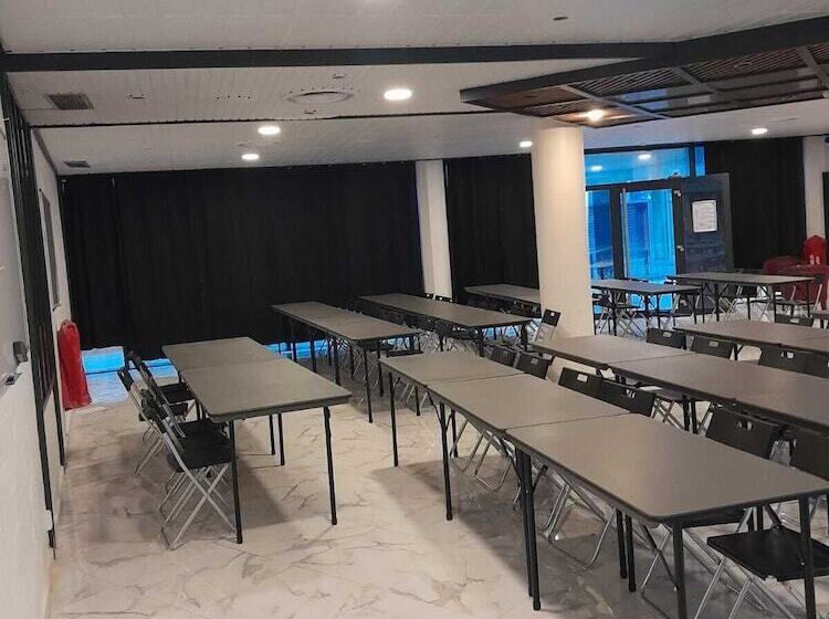 Crystal Hotel Saint Denis Basilique