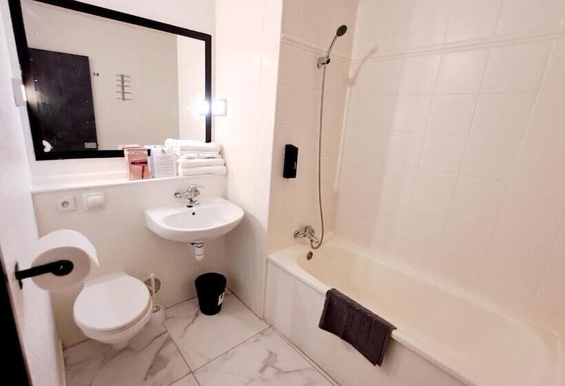 Crystal Hotel Saint Denis Basilique