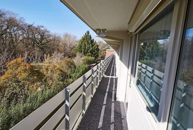 Отель Campanile Aix En Provence Est Meyreuil