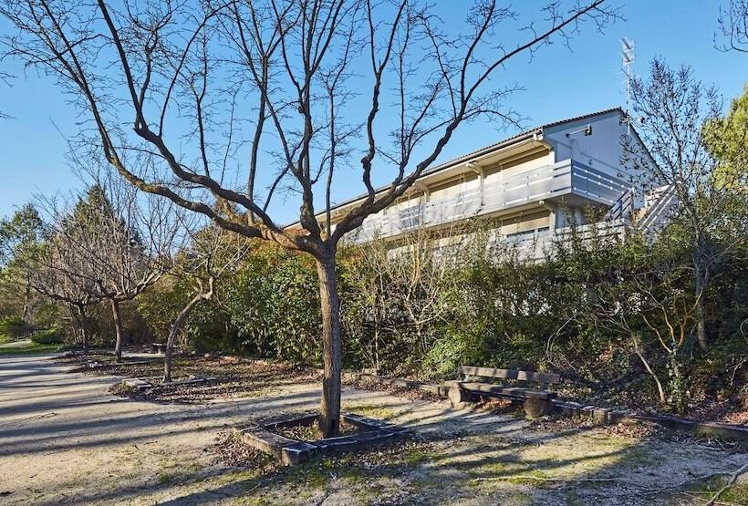 Отель Campanile Aix En Provence Est Meyreuil