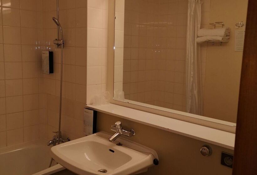 בית מלון כפרי Campanile Angers Ouest   Beaucouzé