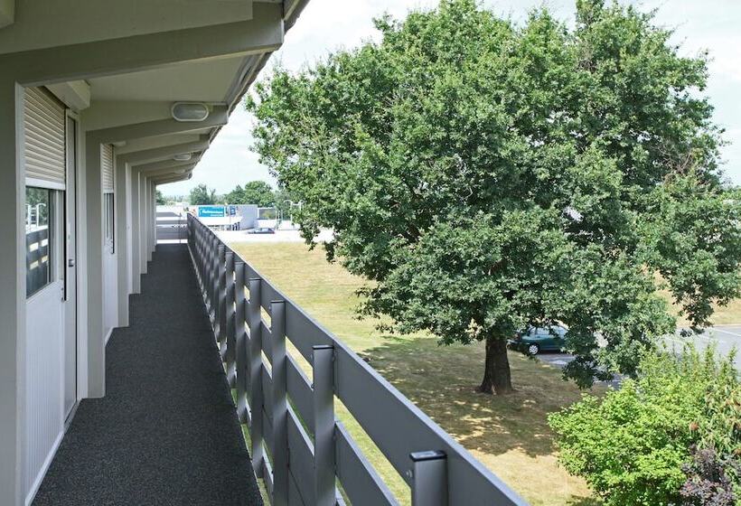 בית מלון כפרי Campanile Angers Ouest   Beaucouzé