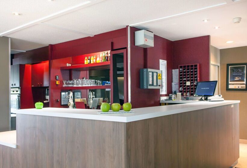 ホテル Hôtel Restaurant Campanile Aurillac