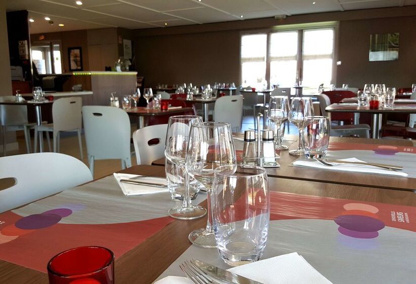 ホテル Hôtel Restaurant Campanile Aurillac