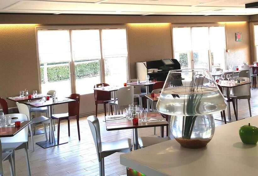 ホテル Hôtel Restaurant Campanile Aurillac