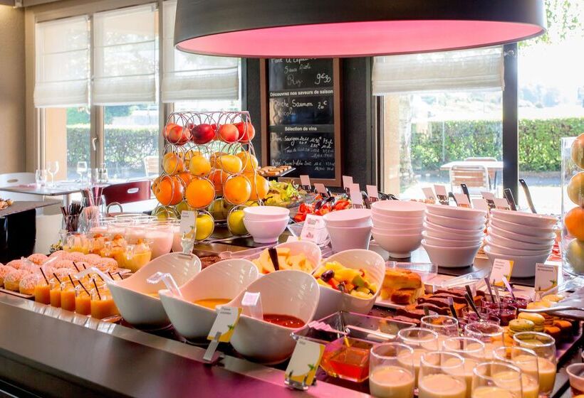 ホテル Hôtel Restaurant Campanile Aurillac