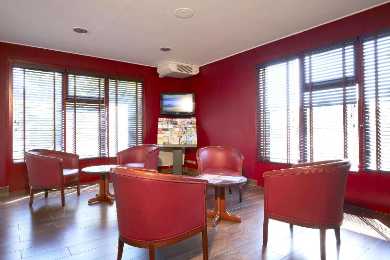 בית מלון כפרי Campanile Béthune   Fouquières Les Béthune