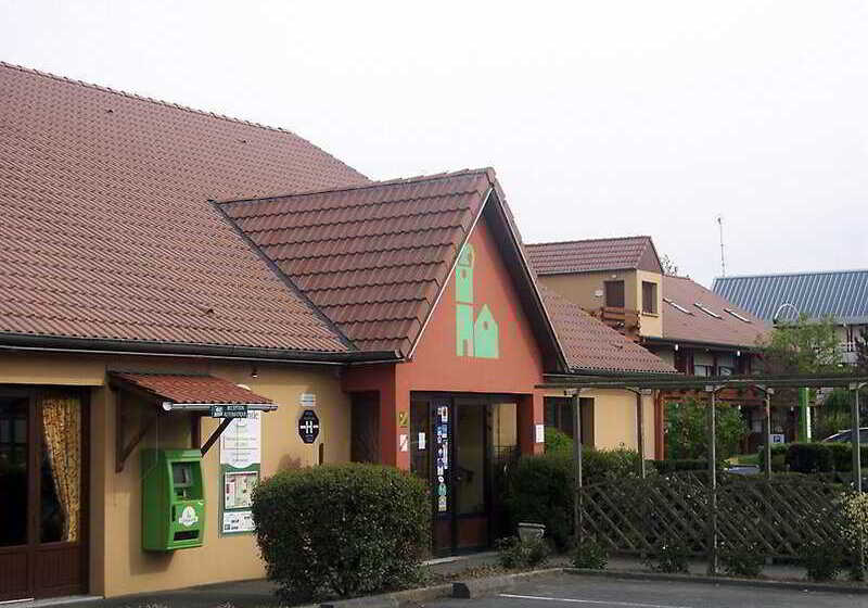 בית מלון כפרי Campanile Béthune   Fouquières Les Béthune