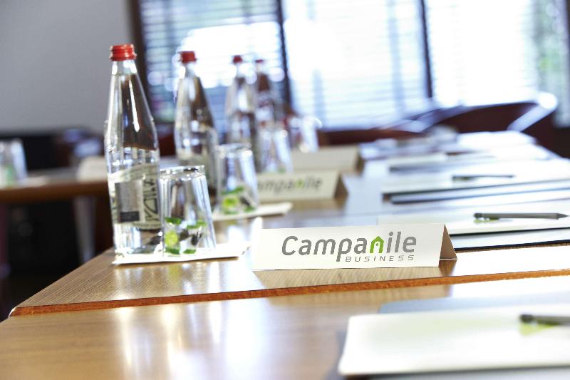 בית מלון כפרי Campanile Béthune   Fouquières Les Béthune