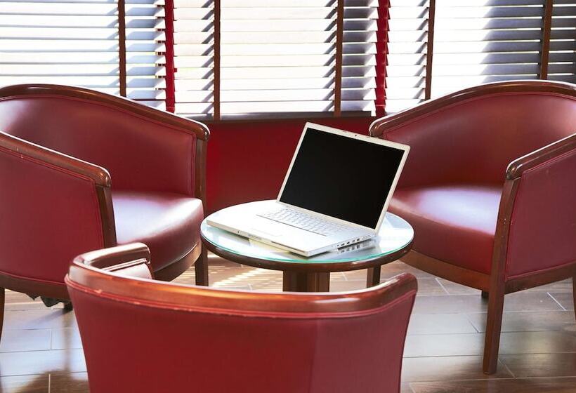 בית מלון כפרי Campanile Béthune   Fouquières Les Béthune