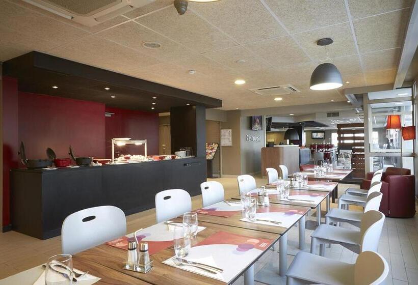 Отель Campanile Blanc Mesnil