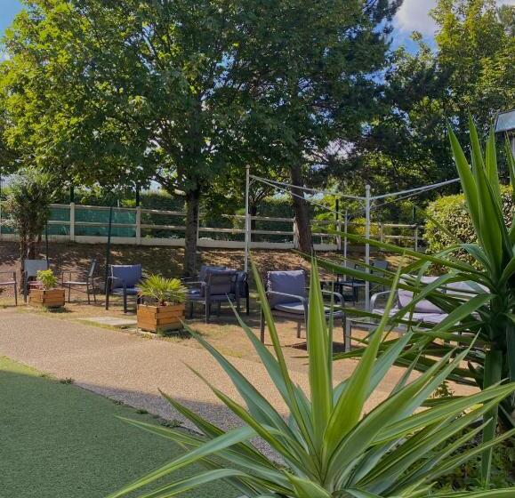 Отель Campanile Blanc Mesnil