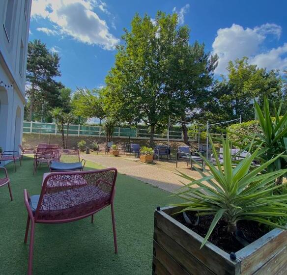 Отель Campanile Blanc Mesnil