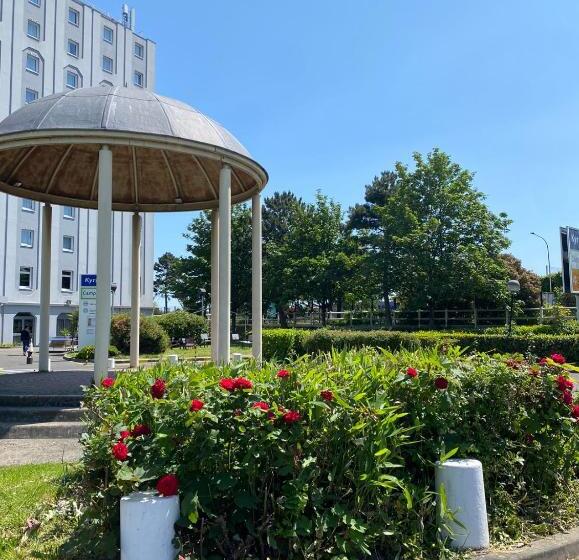 Отель Campanile Blanc Mesnil