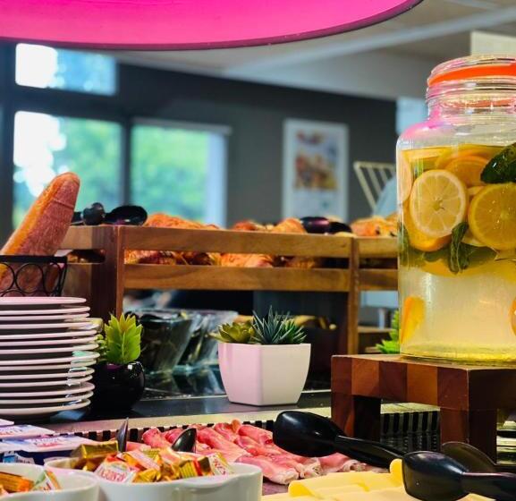 Отель Campanile Blanc Mesnil