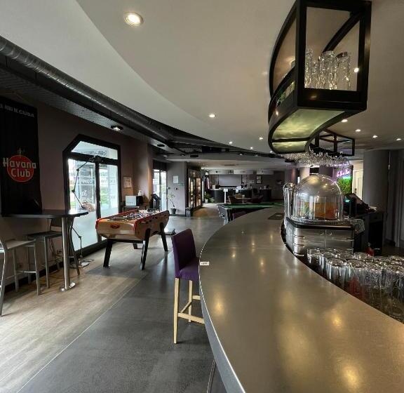 Отель Campanile Blanc Mesnil