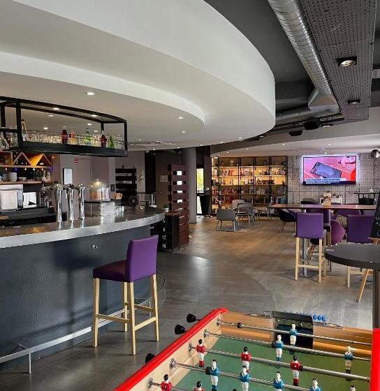 Отель Campanile Blanc Mesnil