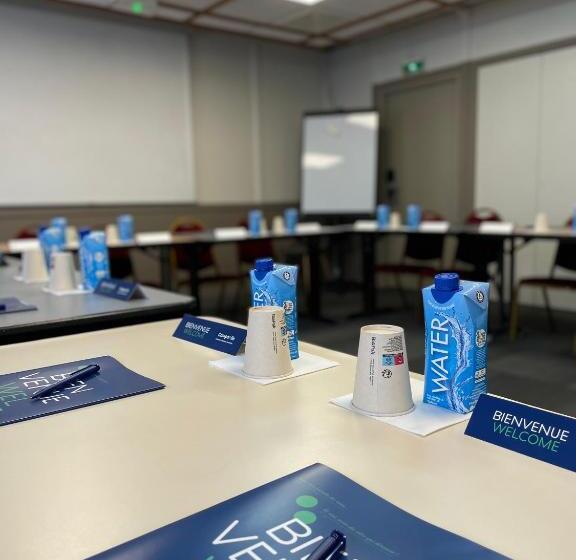 Отель Campanile Blanc Mesnil