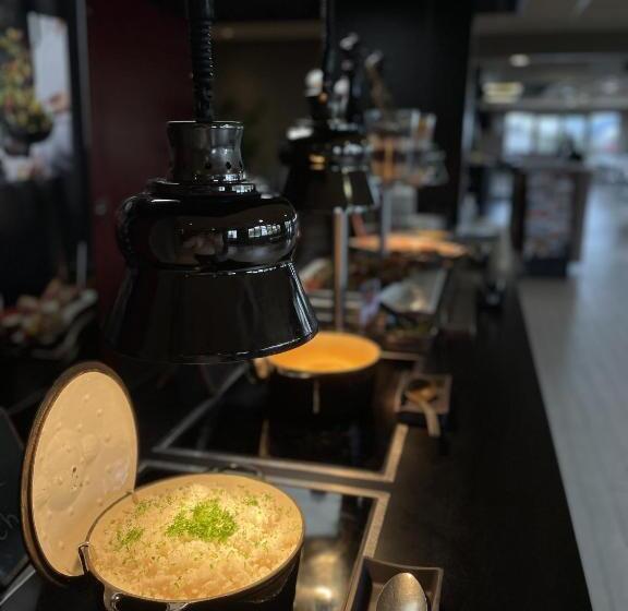 Отель Campanile Blanc Mesnil