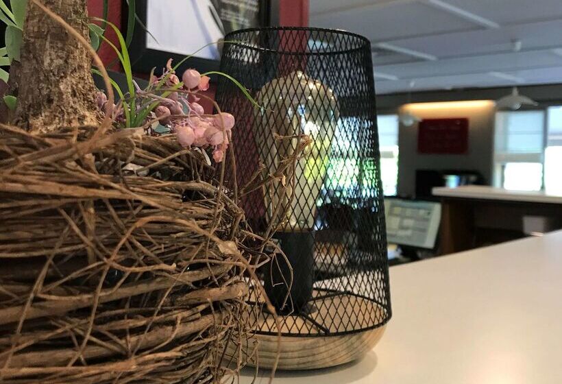 호텔 Campanile Cahors