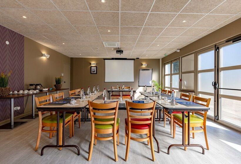 هتل Campanile Dijon Nord  Toison D Or