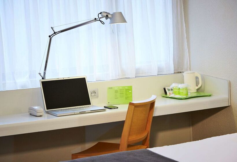 בית מלון כפרי Campanile Epone