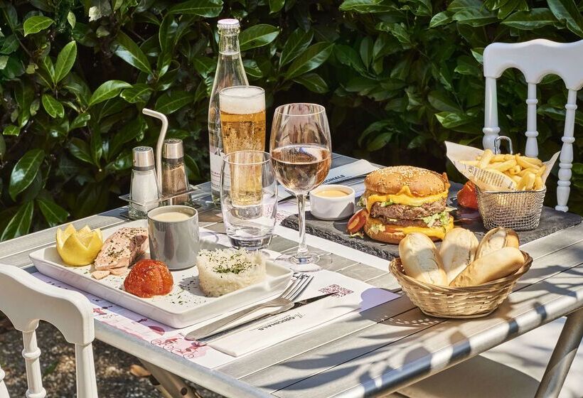 ホテル The Originals City Hôtel La Verrière Yvelines