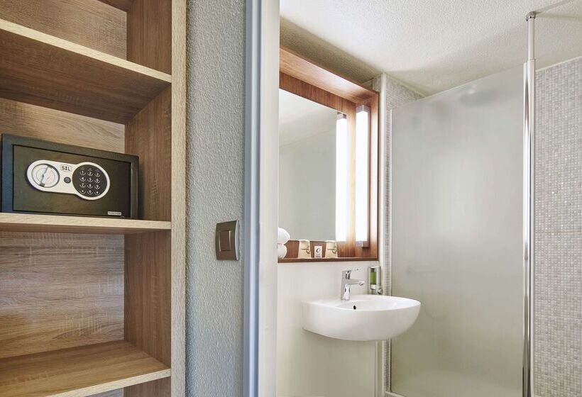 ホテル The Originals City Hôtel La Verrière Yvelines