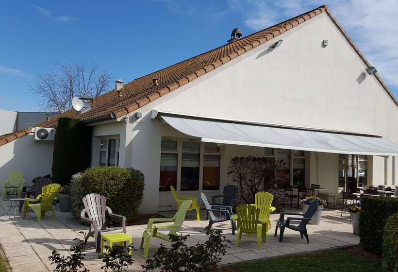 Отель Campanile Lyon Est  Aeroport Saint Exupery