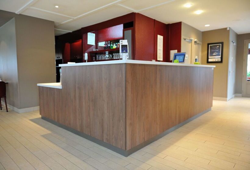 Отель Campanile Lyon Est  Aeroport Saint Exupery