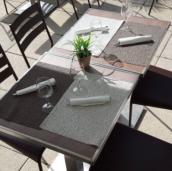 호텔 Campanile Lyon Est  Aeroport Saint Exupery