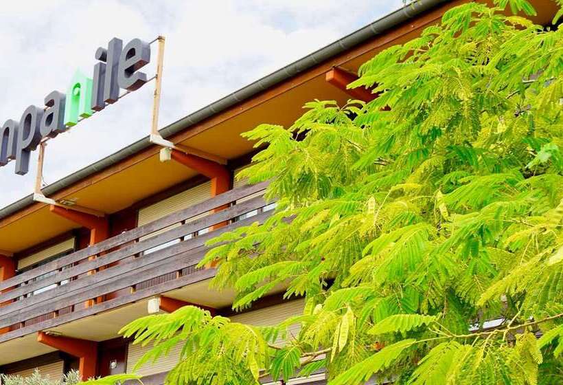 בית מלון כפרי Campanile Maubeuge