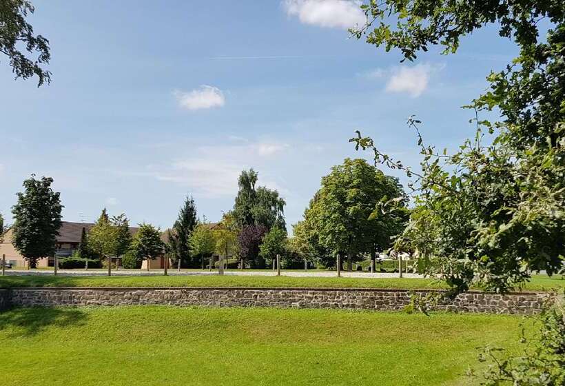 בית מלון כפרי Campanile Maubeuge