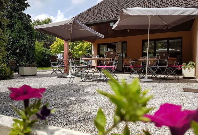 בית מלון כפרי Campanile Maubeuge