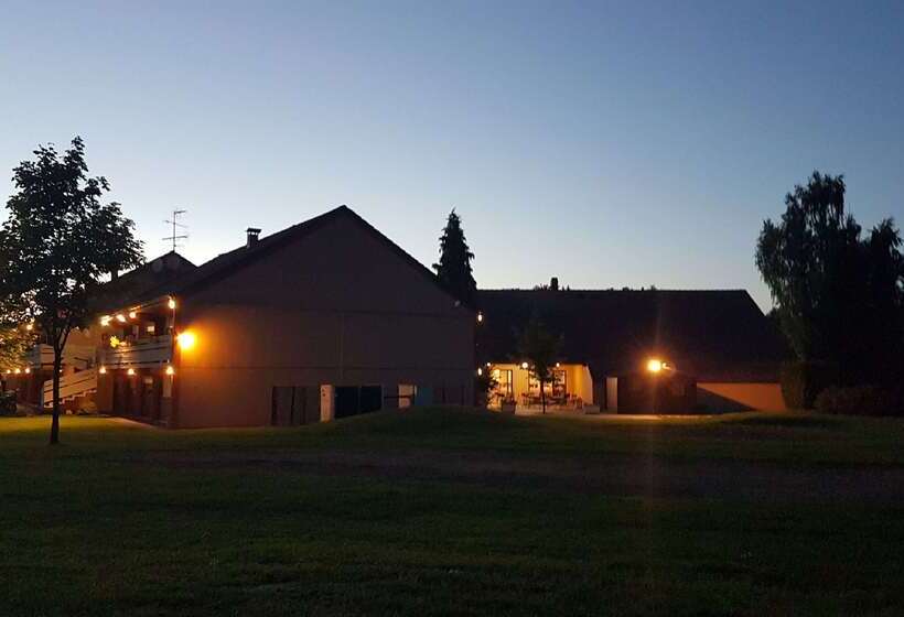 בית מלון כפרי Campanile Maubeuge