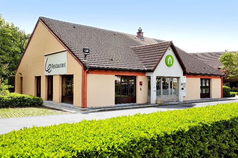 בית מלון כפרי Campanile Maubeuge