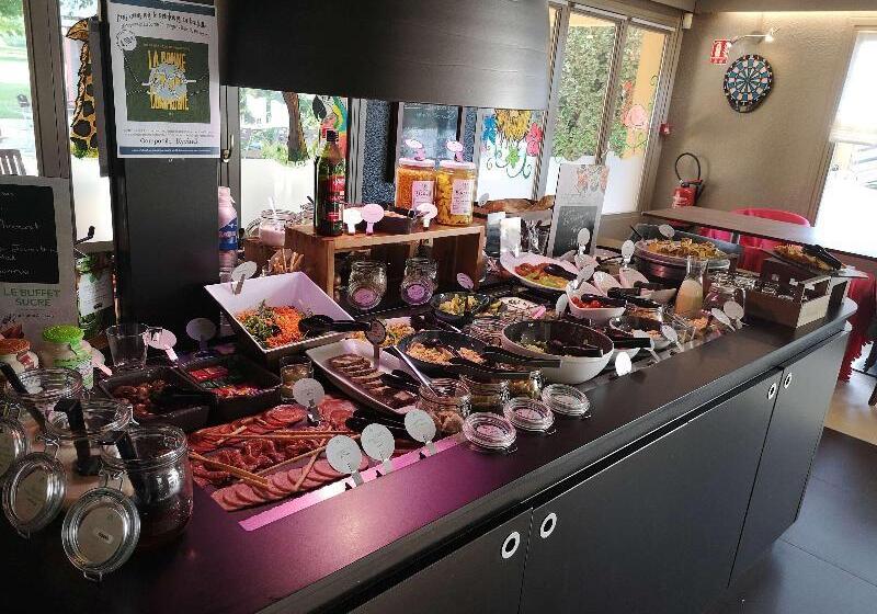 בית מלון כפרי Campanile Maubeuge