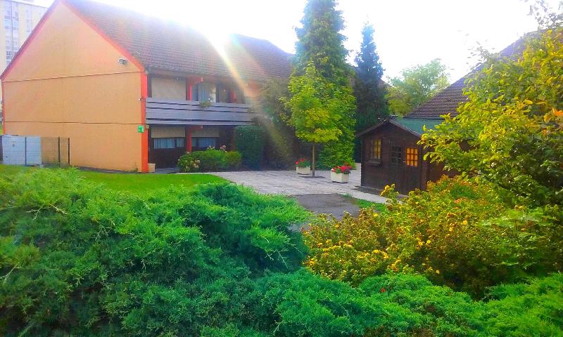 בית מלון כפרי Campanile Maubeuge