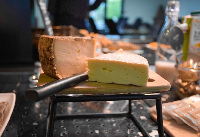 호텔 Campanile Millau