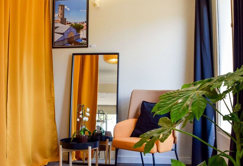 호텔 Campanile Millau