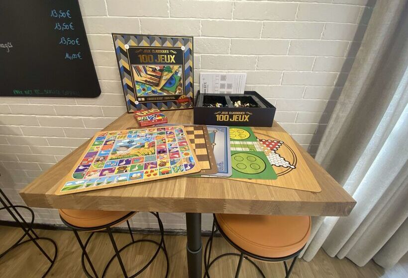 Отель Campanile Nantes ~ Rezé Aéroport